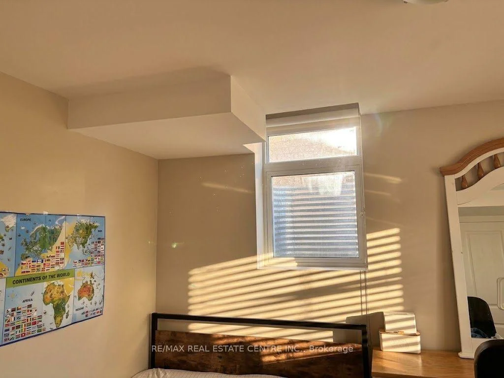 Photo 8 of 5583 Loonlake BSMT Avenue, Mississauga, East Credit — HOMEH