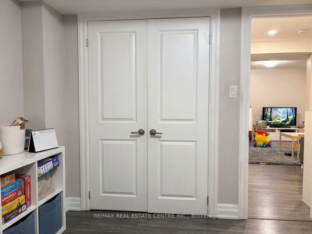 Photo 11 of 5583 Loonlake BSMT Avenue, Mississauga, East Credit — HOMEH