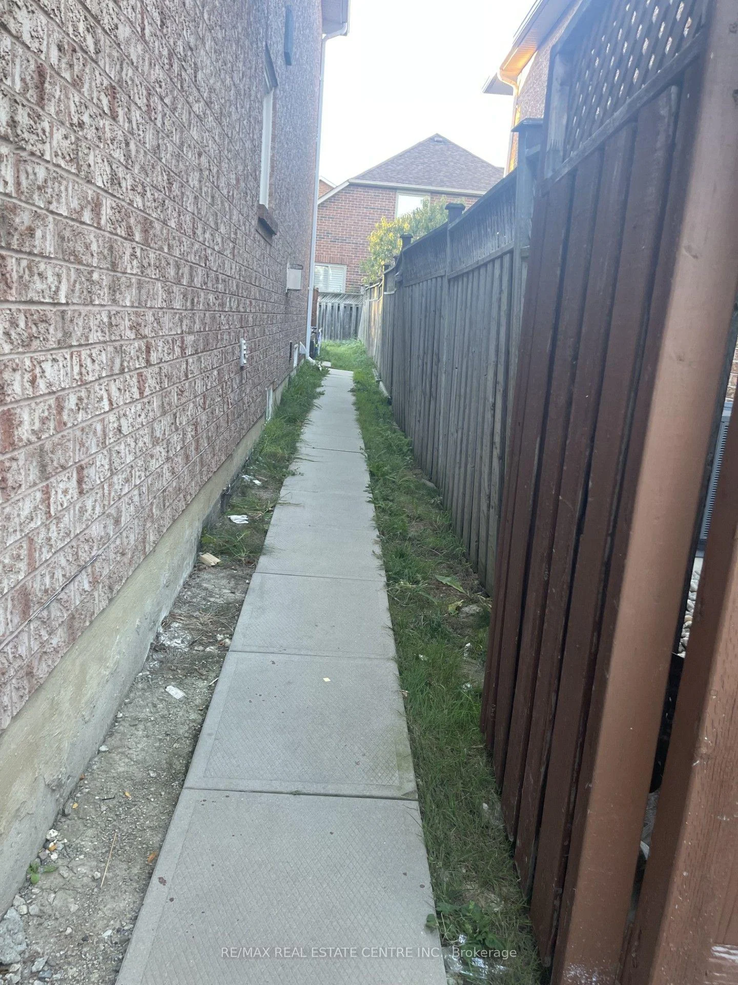 Photo 15 of 5583 Loonlake BSMT Avenue, Mississauga, East Credit — HOMEH