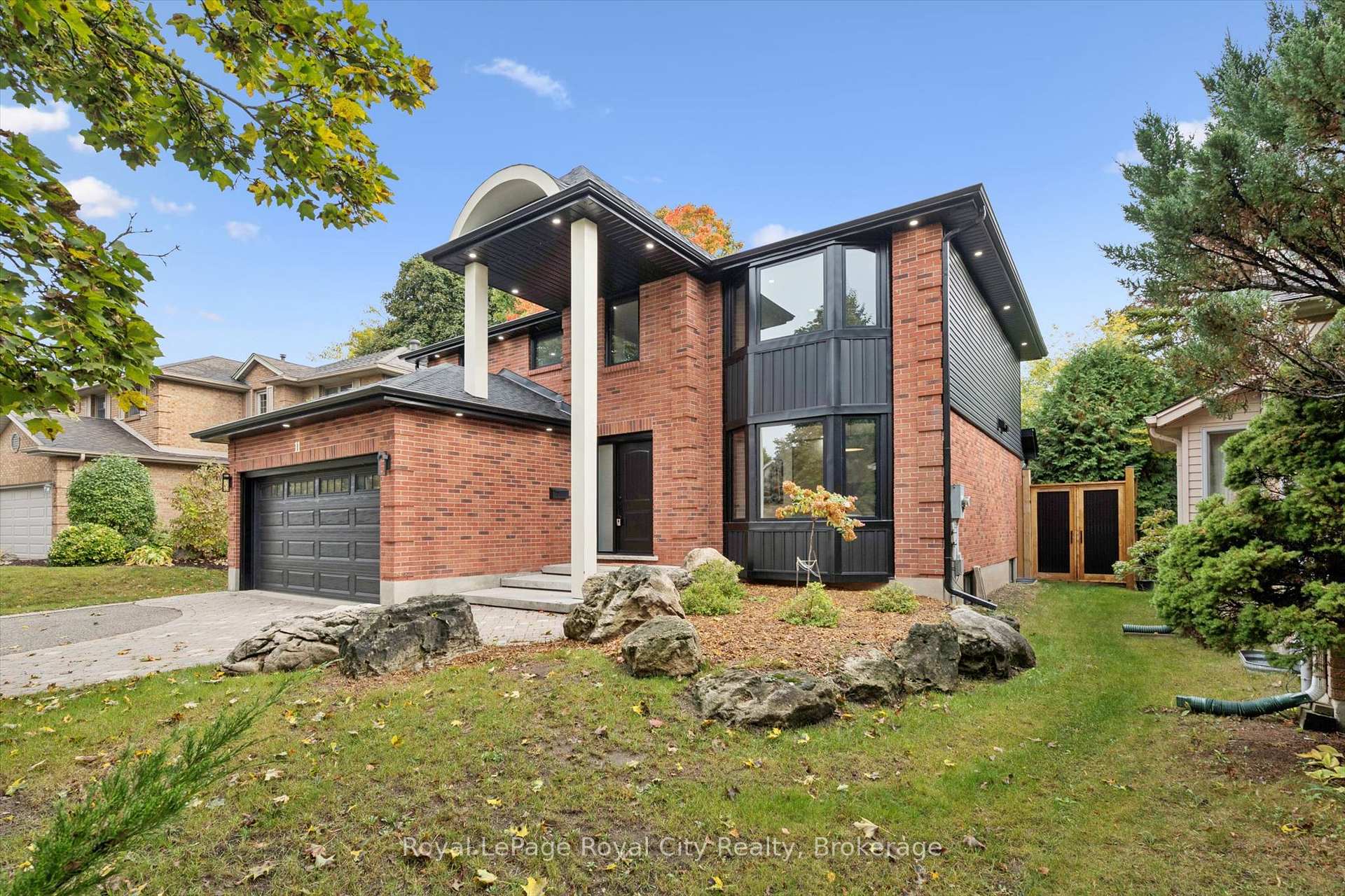 Photo 3 of 11 Bridlewood Drive, Guelph, Kortright Hills — HOMEH