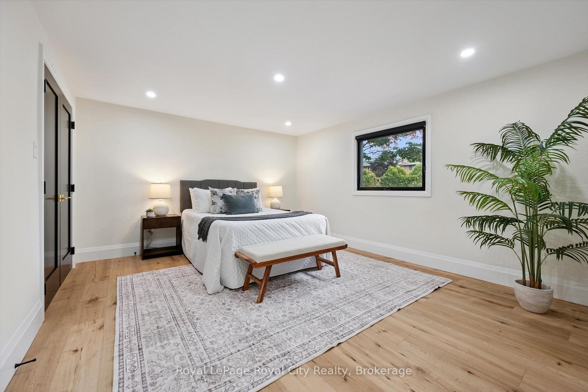 Photo 32 of 11 Bridlewood Drive, Guelph, Kortright Hills — HOMEH