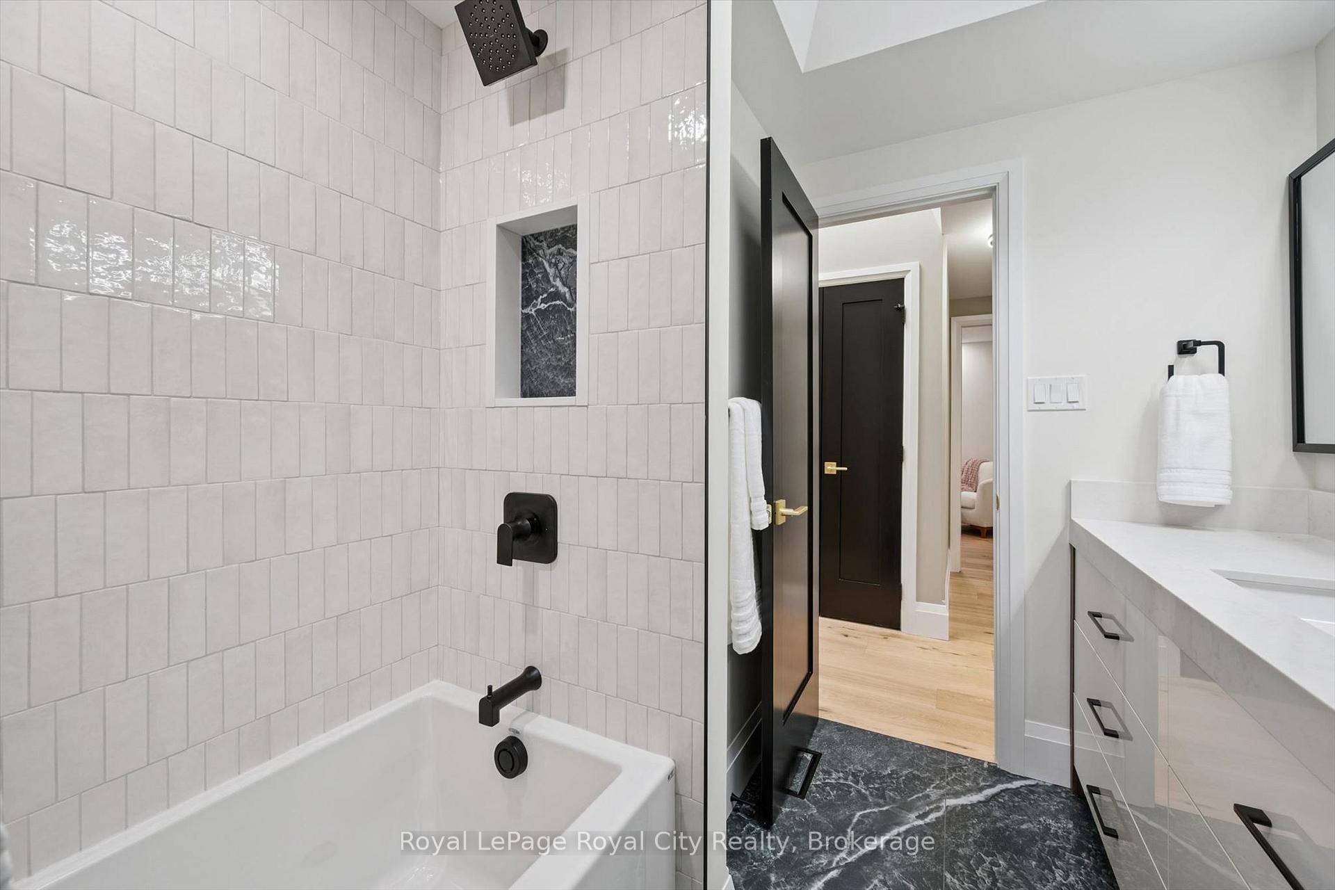 Photo 35 of 11 Bridlewood Drive, Guelph, Kortright Hills — HOMEH