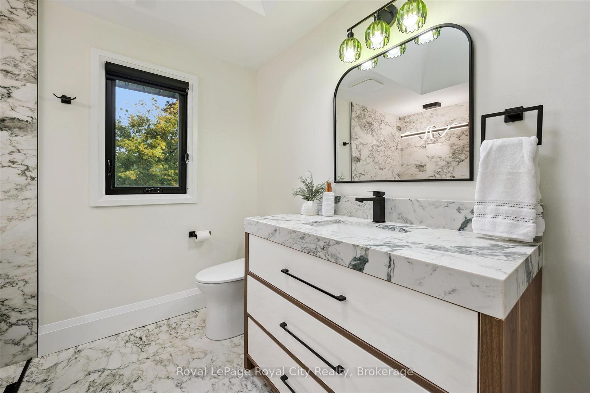 Photo 39 of 11 Bridlewood Drive, Guelph, Kortright Hills — HOMEH