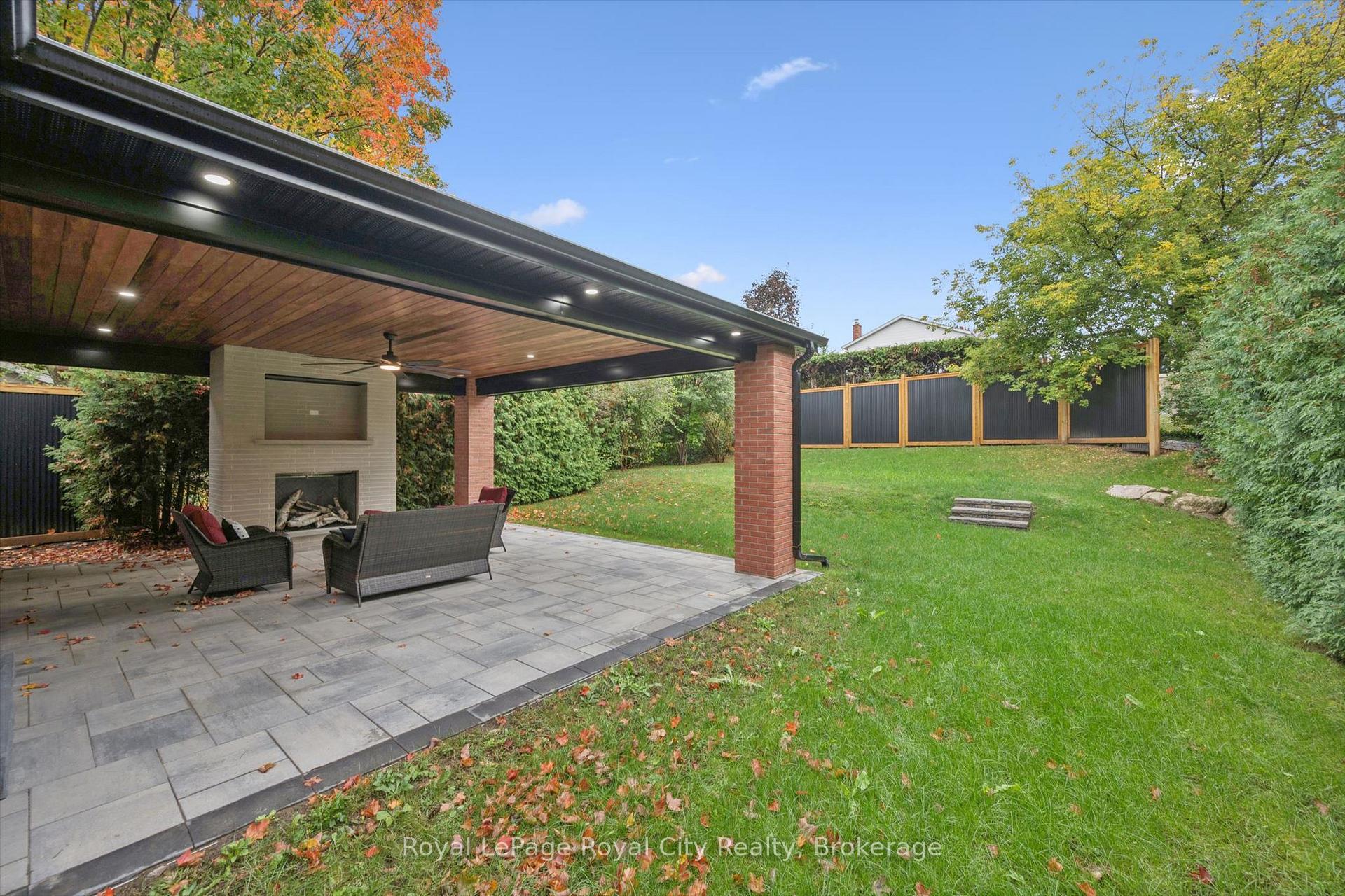 Photo 42 of 11 Bridlewood Drive, Guelph, Kortright Hills — HOMEH