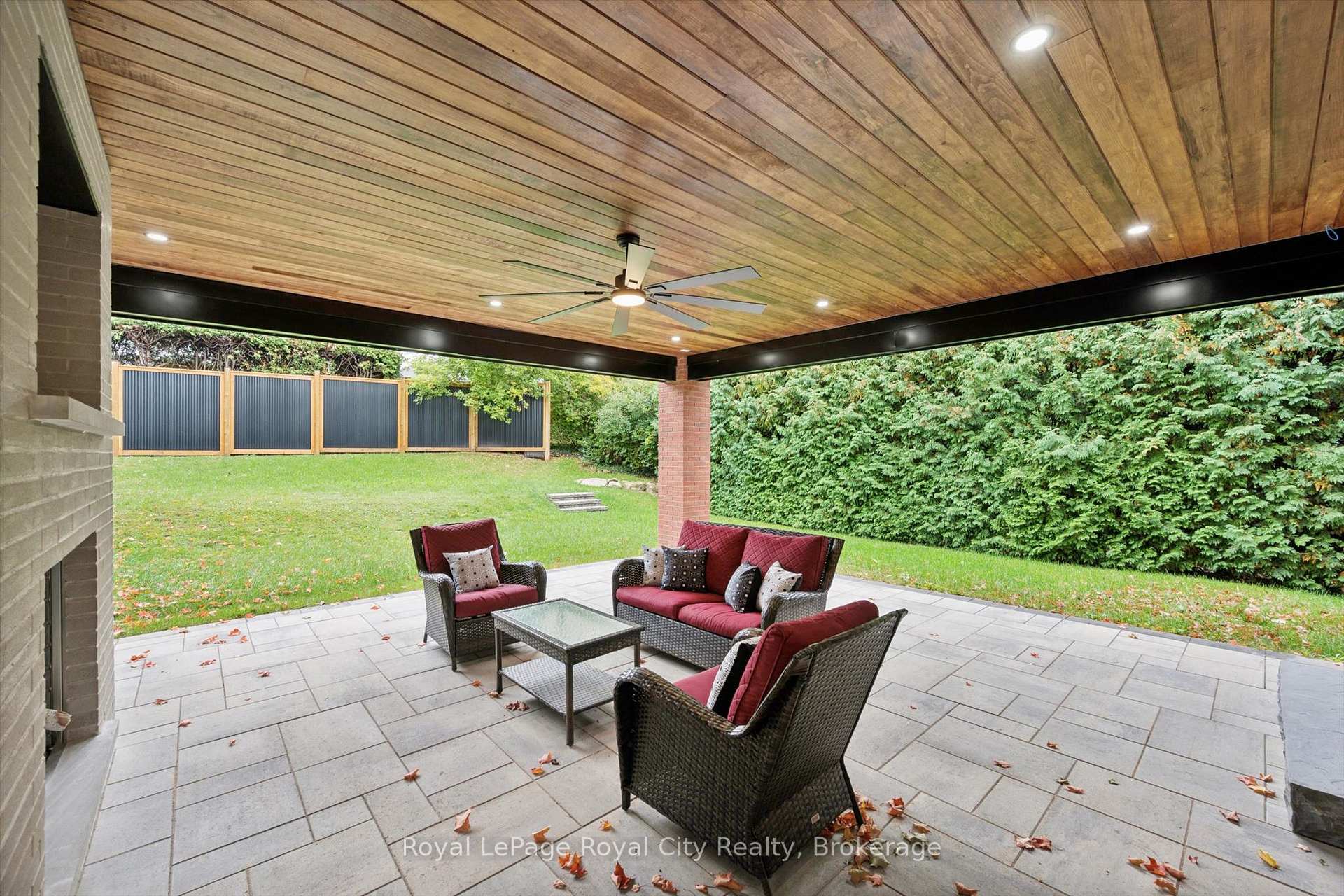 Photo 43 of 11 Bridlewood Drive, Guelph, Kortright Hills — HOMEH