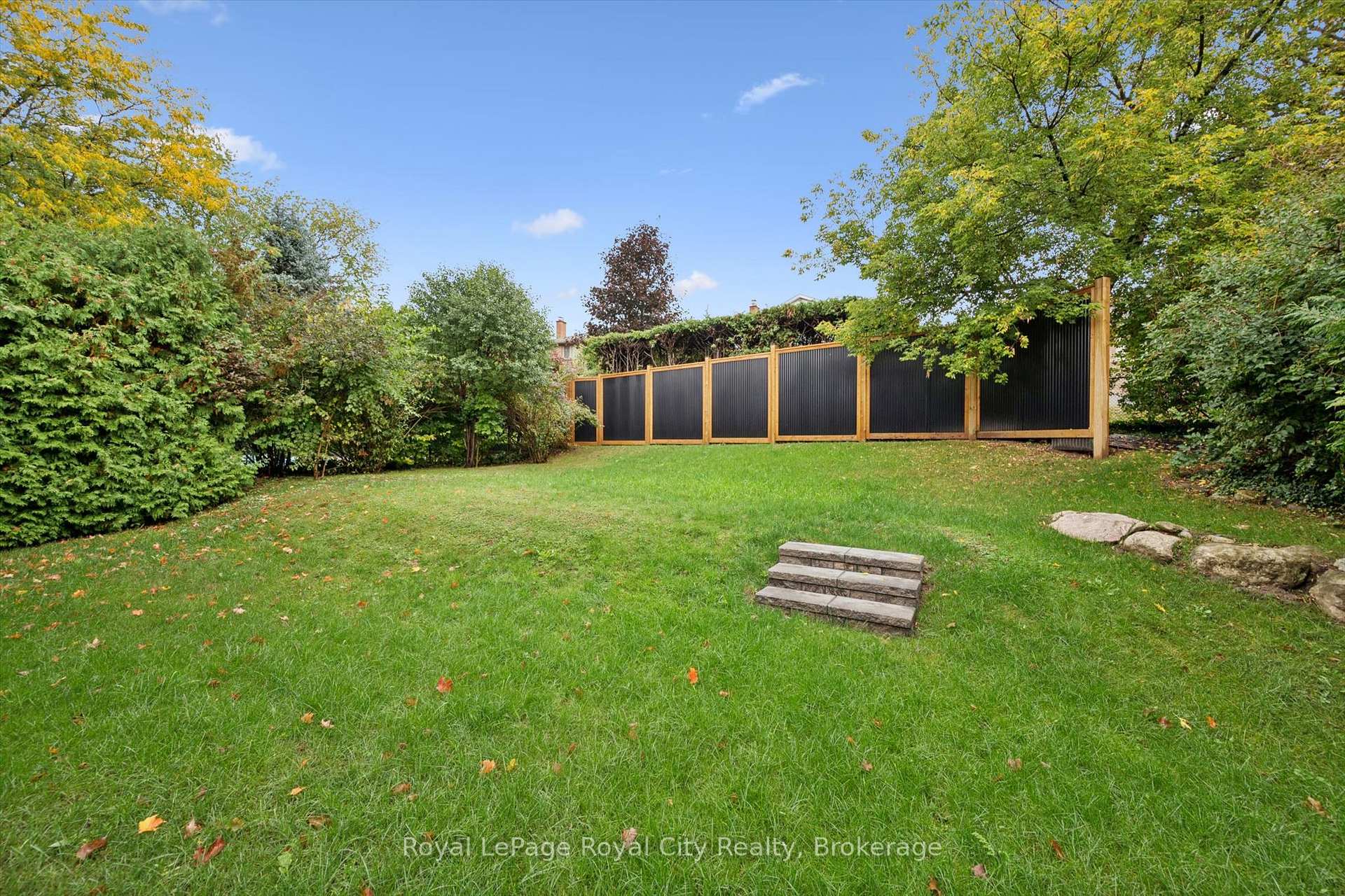 Photo 47 of 11 Bridlewood Drive, Guelph, Kortright Hills — HOMEH