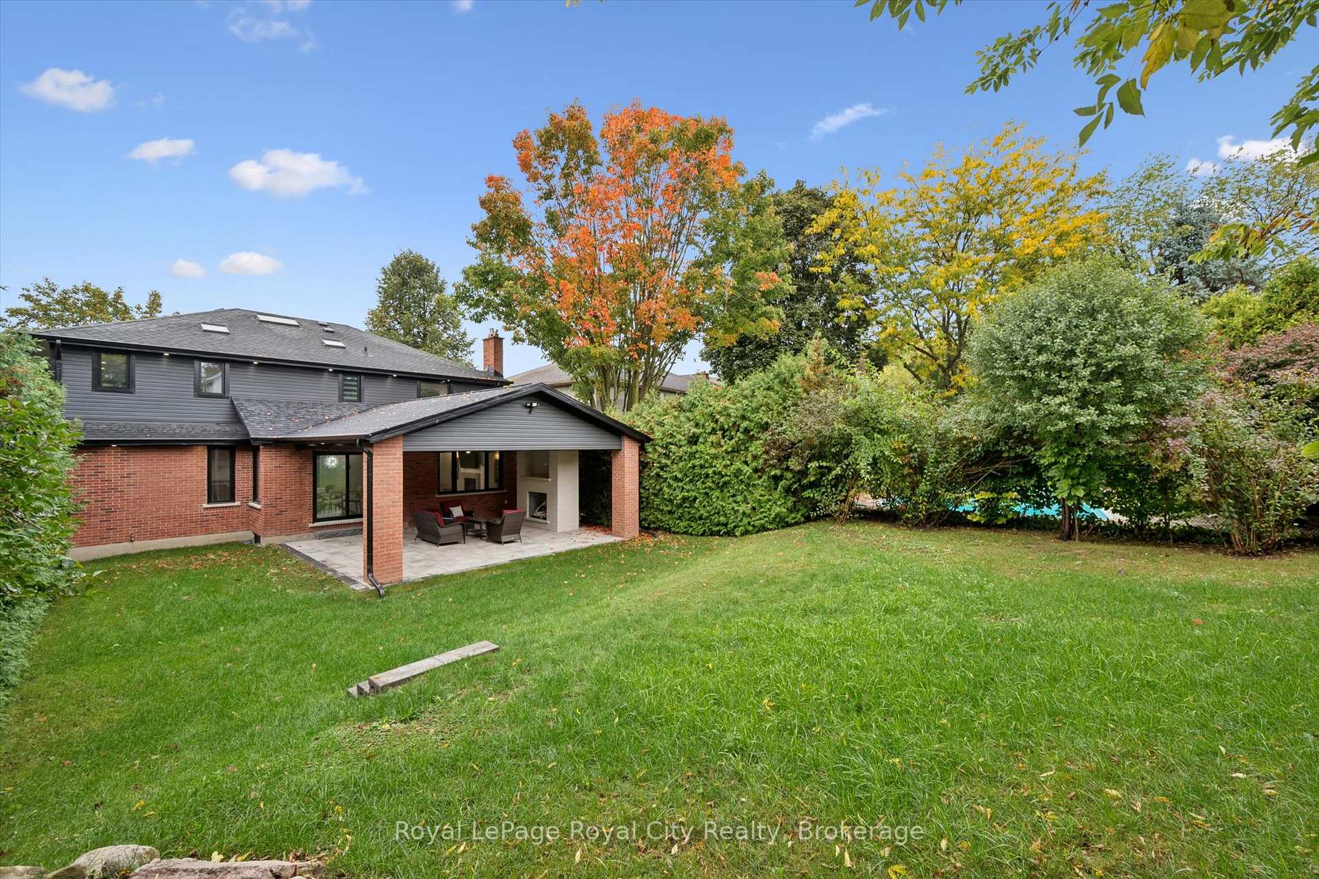 Photo 48 of 11 Bridlewood Drive, Guelph, Kortright Hills — HOMEH