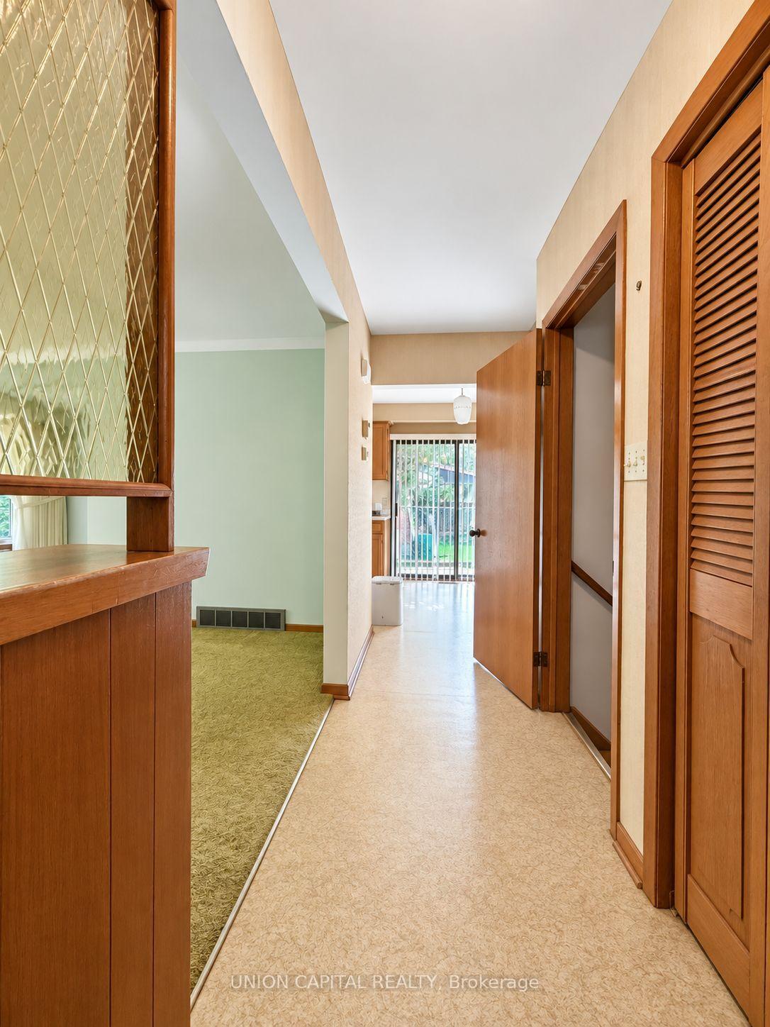 Photo 5 of 21 Croydon Drive, St. Catharines, Port Weller — HOMEH