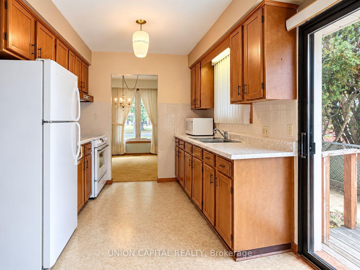 Photo 11 of 21 Croydon Drive, St. Catharines, Port Weller — HOMEH