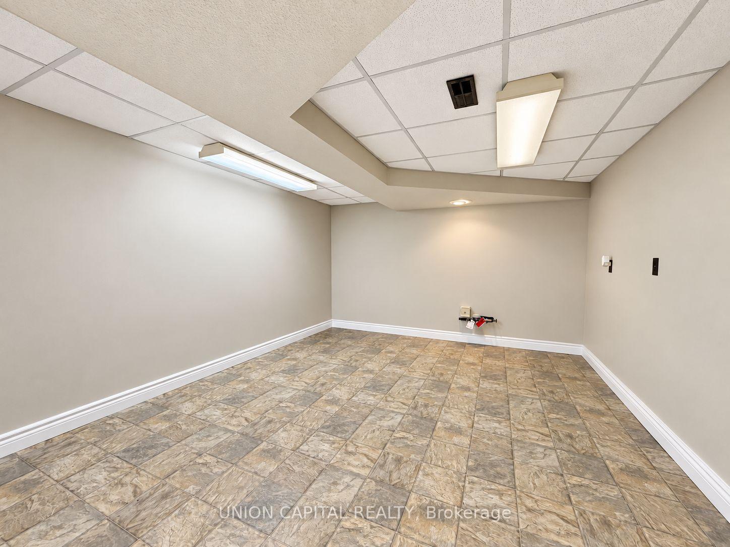Photo 13 of 21 Croydon Drive, St. Catharines, Port Weller — HOMEH