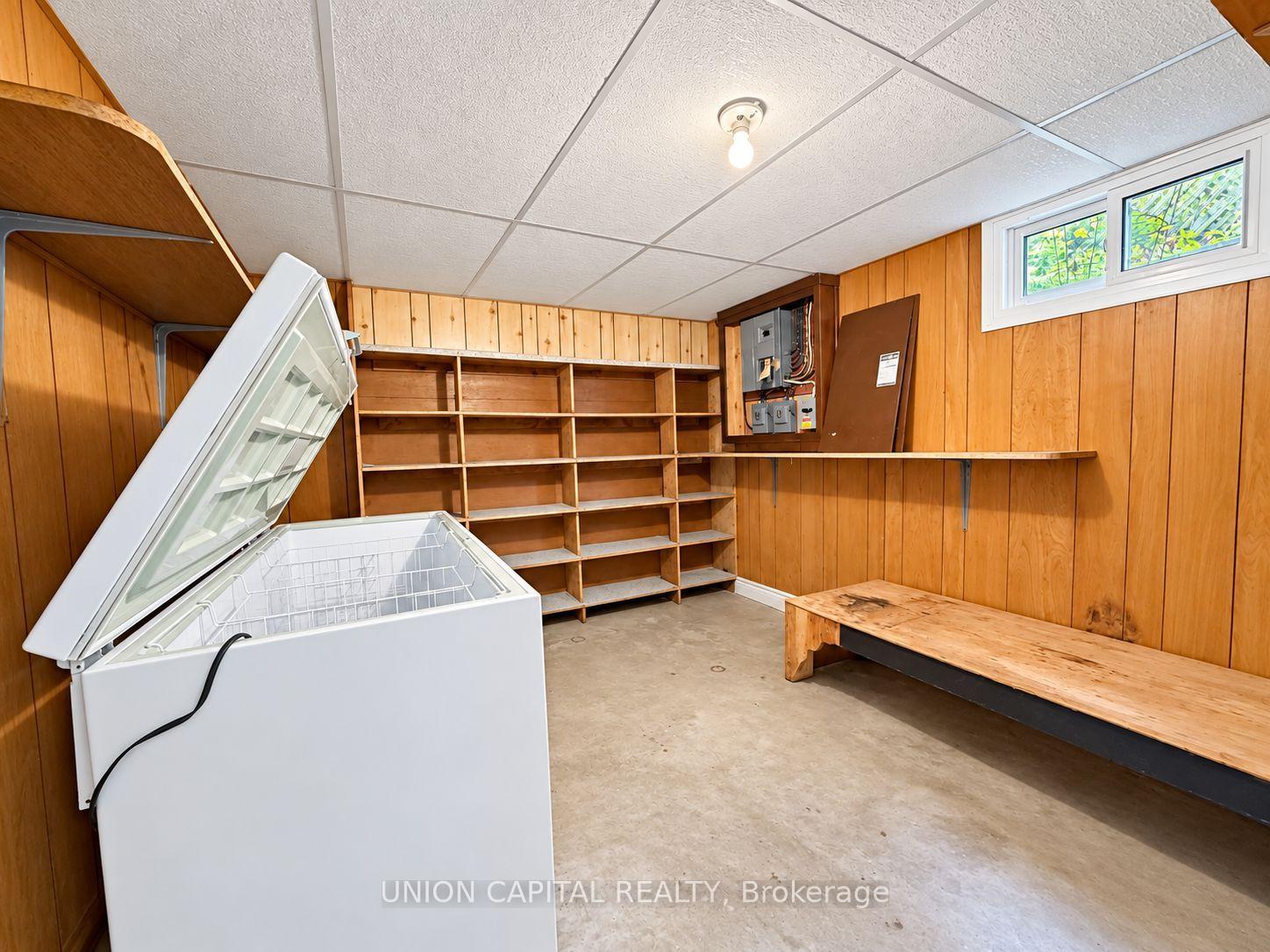 Photo 16 of 21 Croydon Drive, St. Catharines, Port Weller — HOMEH