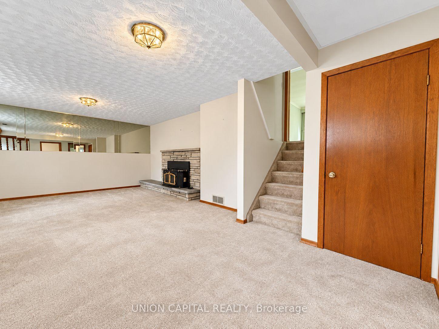 Photo 20 of 21 Croydon Drive, St. Catharines, Port Weller — HOMEH