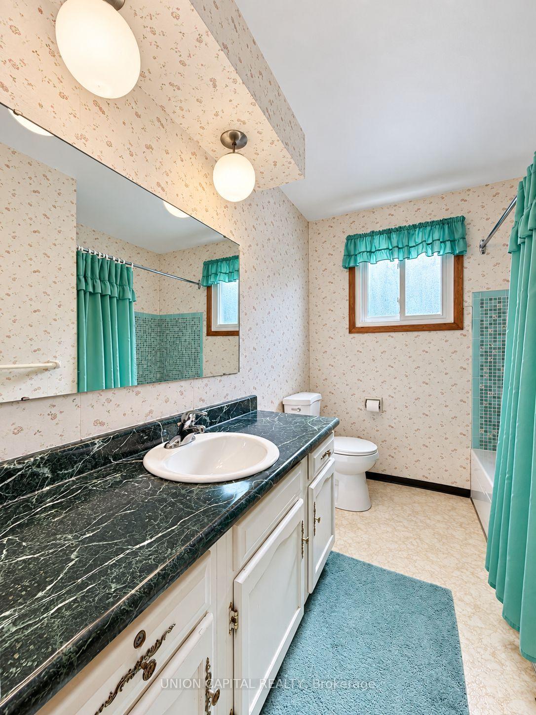 Photo 22 of 21 Croydon Drive, St. Catharines, Port Weller — HOMEH