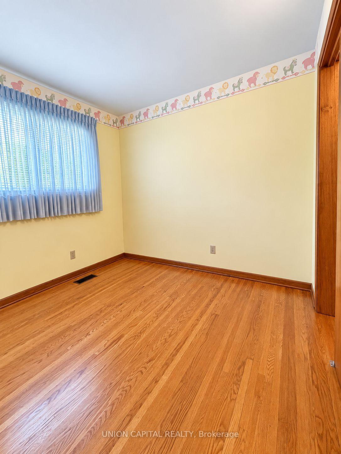 Photo 24 of 21 Croydon Drive, St. Catharines, Port Weller — HOMEH