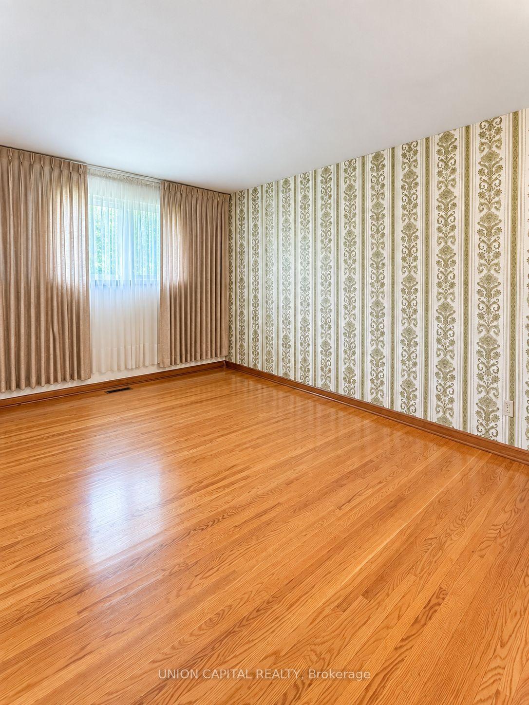 Photo 25 of 21 Croydon Drive, St. Catharines, Port Weller — HOMEH