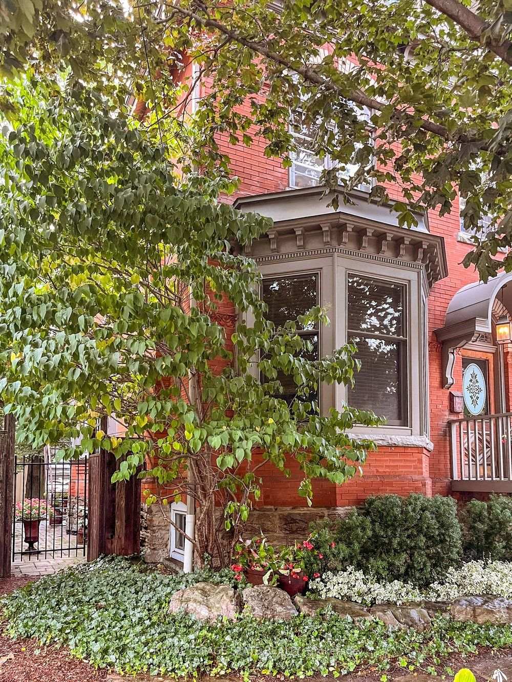 Photo 3 of 282 Hess Street S, Hamilton, Durand — HOMEH
