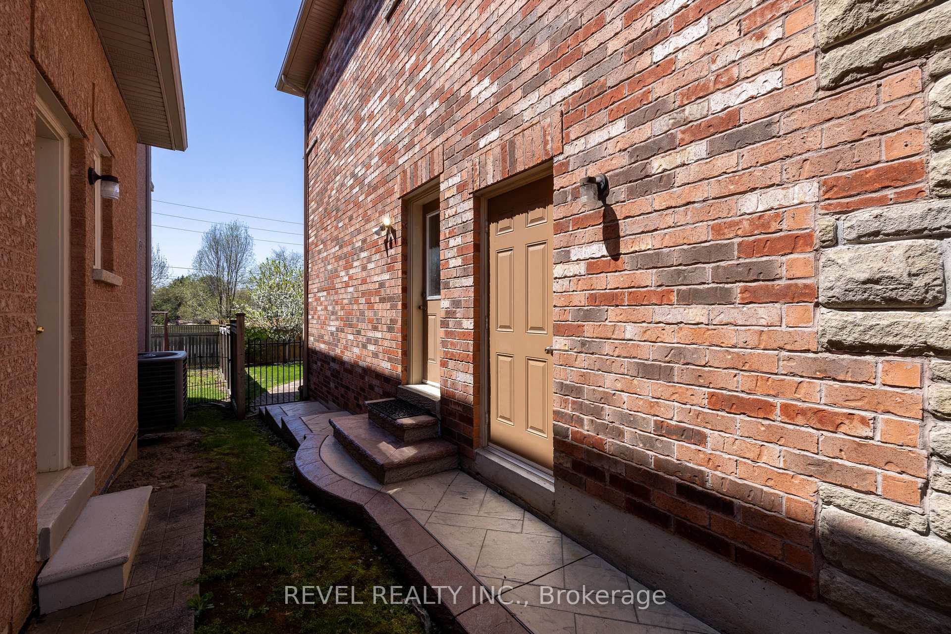 Photo 3 of Unit Basement, 16 Terrance Drive, Markham, Box Grove — HOMEH