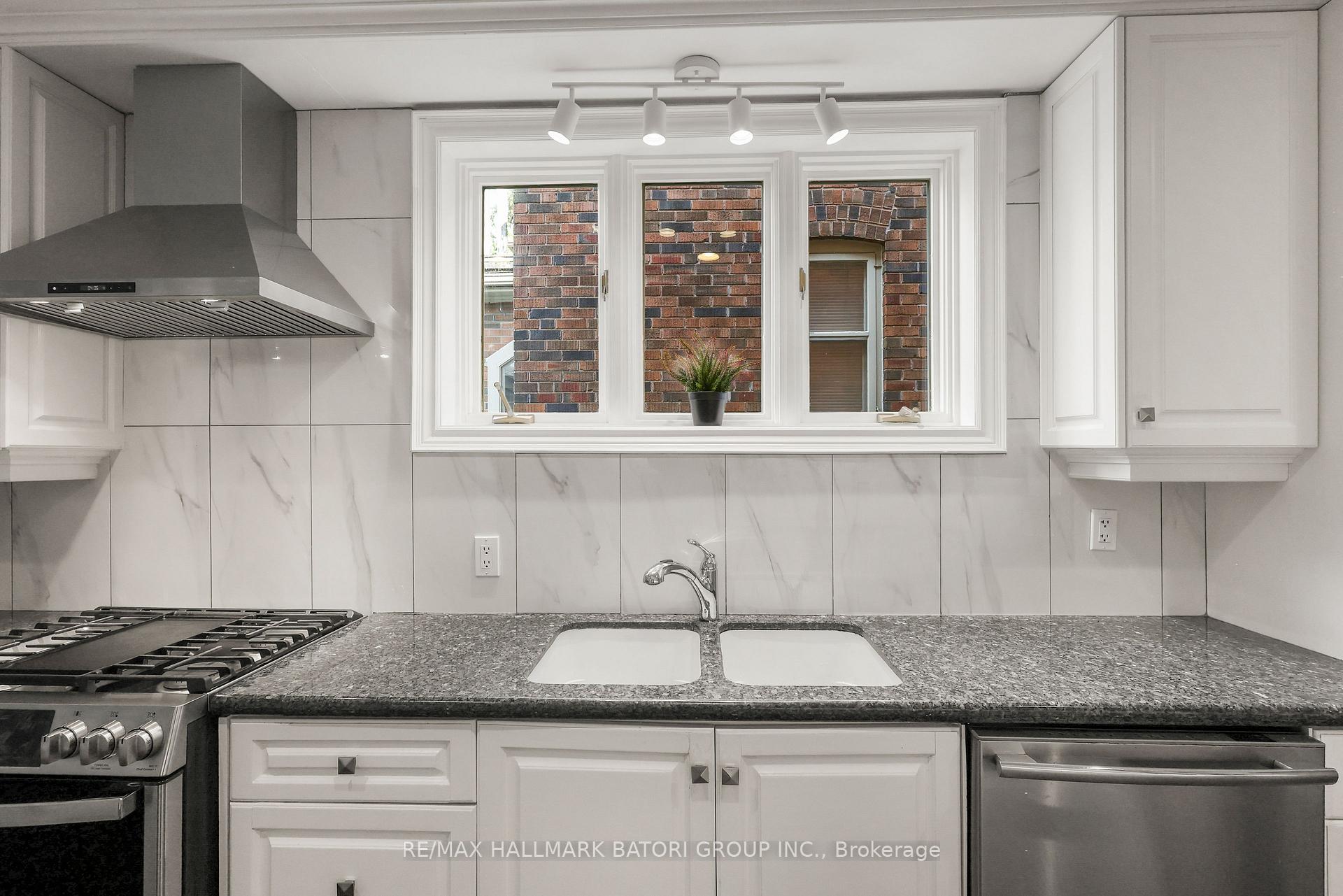 Photo 10 of 430 Roselawn Avenue, Toronto, Lawrence Park South — HOMEH