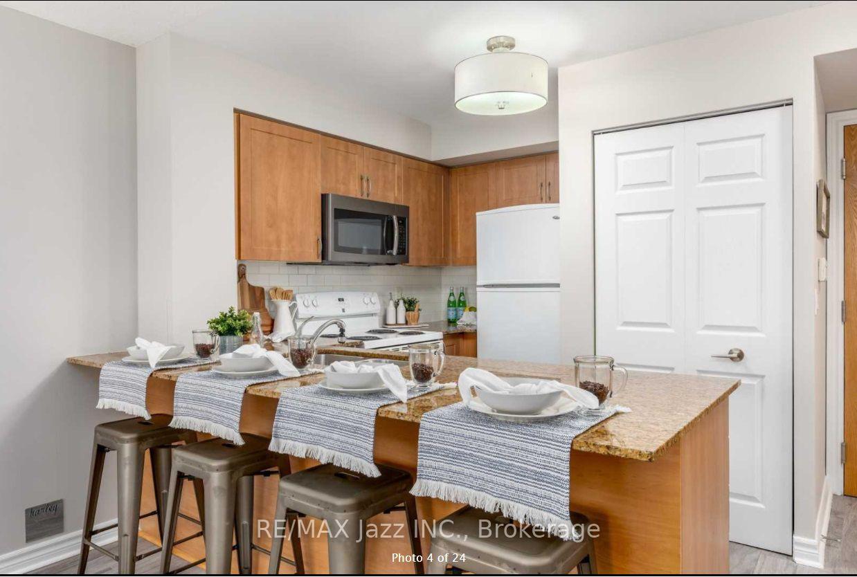 Photo 3 of Unit 606, 340 Watson Street W, Whitby, Port Whitby — HOMEH