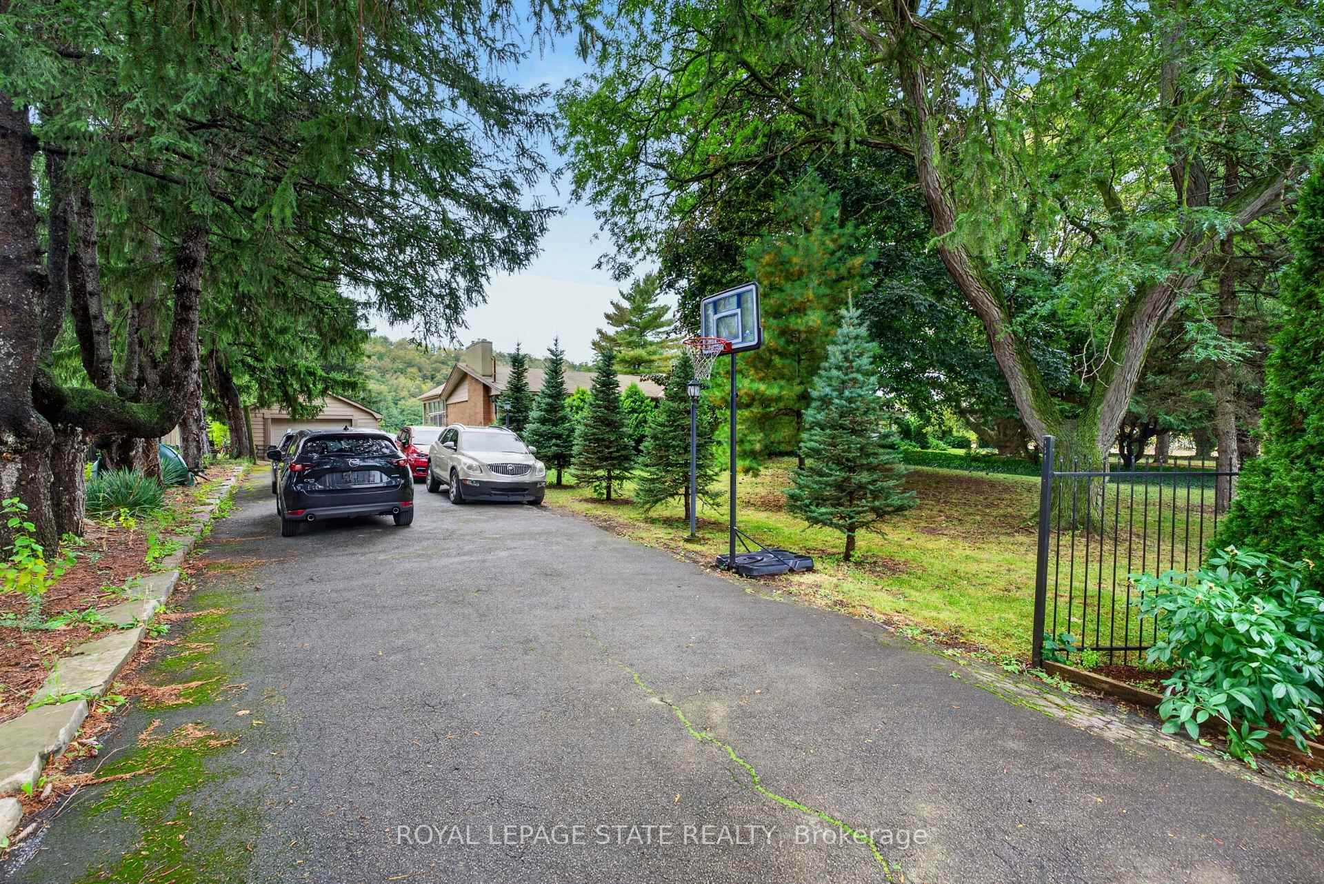 Photo 4 of 984 Highway 8, Hamilton, Stoney Creek — HOMEH