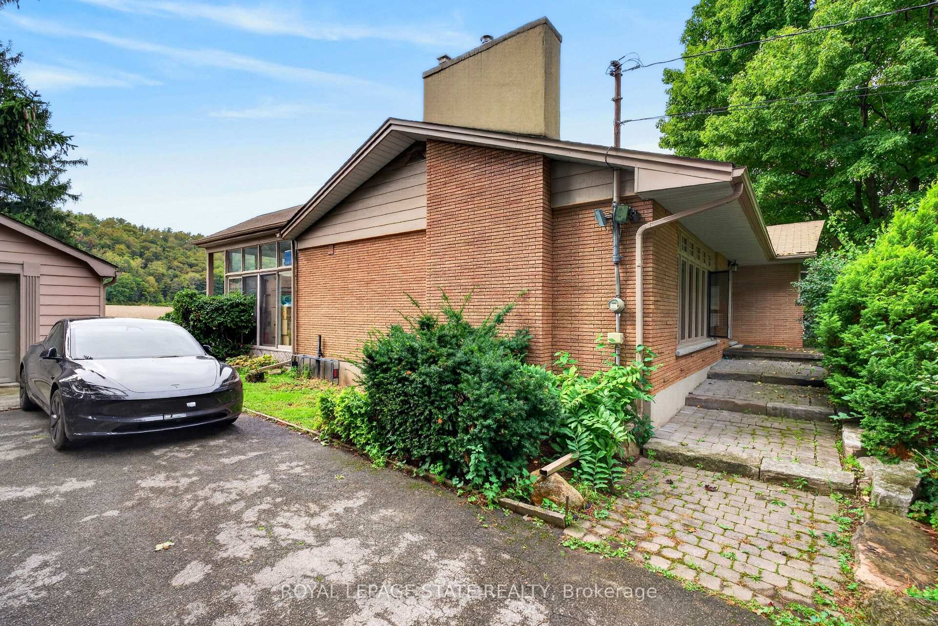 Photo 7 of 984 Highway 8, Hamilton, Stoney Creek — HOMEH