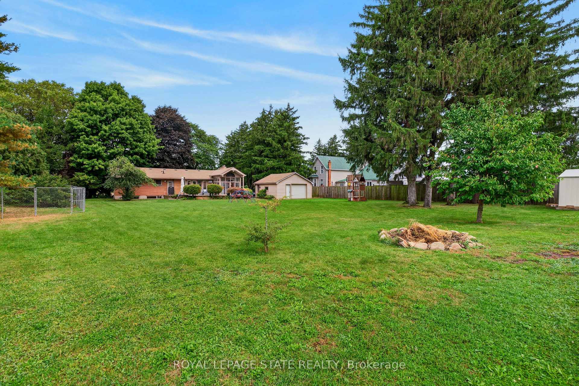Photo 40 of 984 Highway 8, Hamilton, Stoney Creek — HOMEH