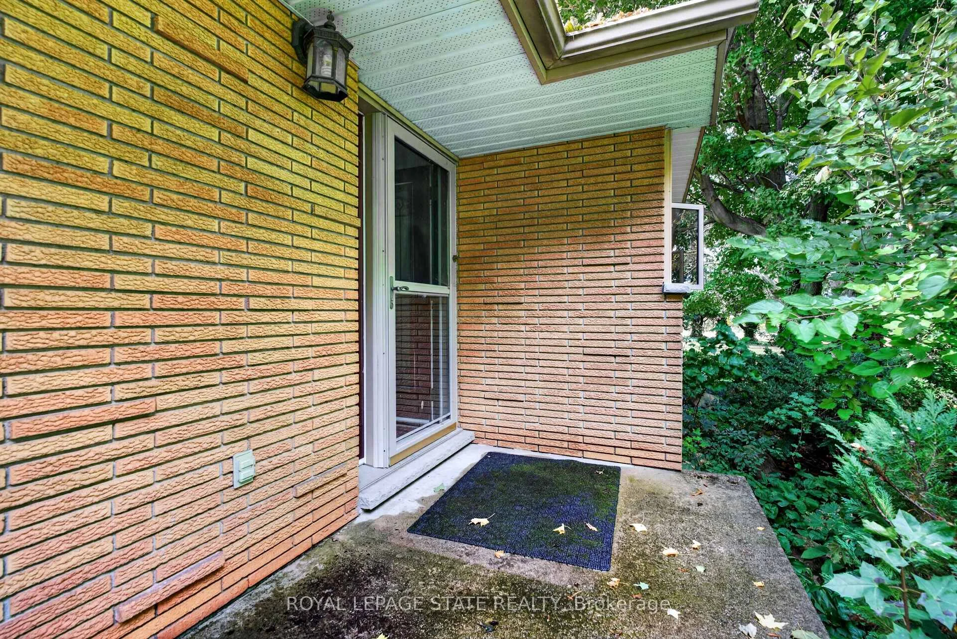 Photo 10 of 984 Highway 8, Hamilton, Stoney Creek — HOMEH