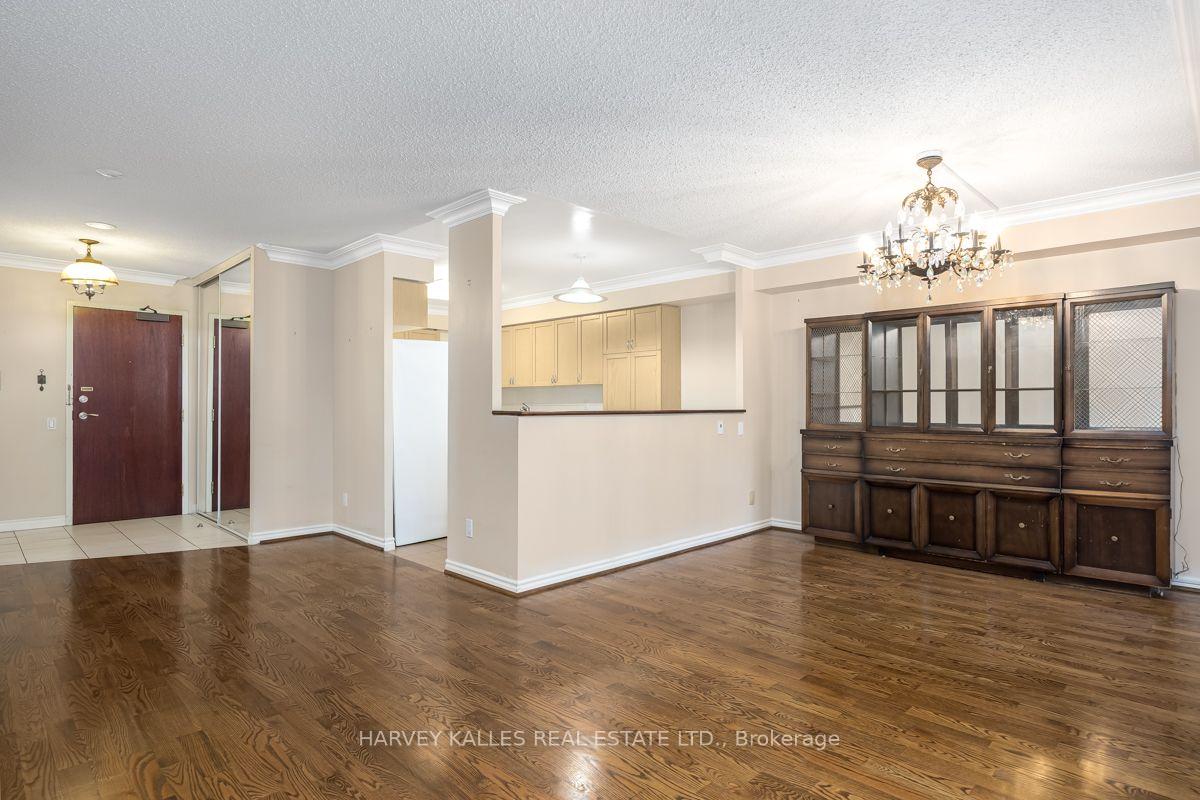 Photo 7 of Unit 308, 8 Covington Road, Toronto, Englemount-Lawrence — HOMEH