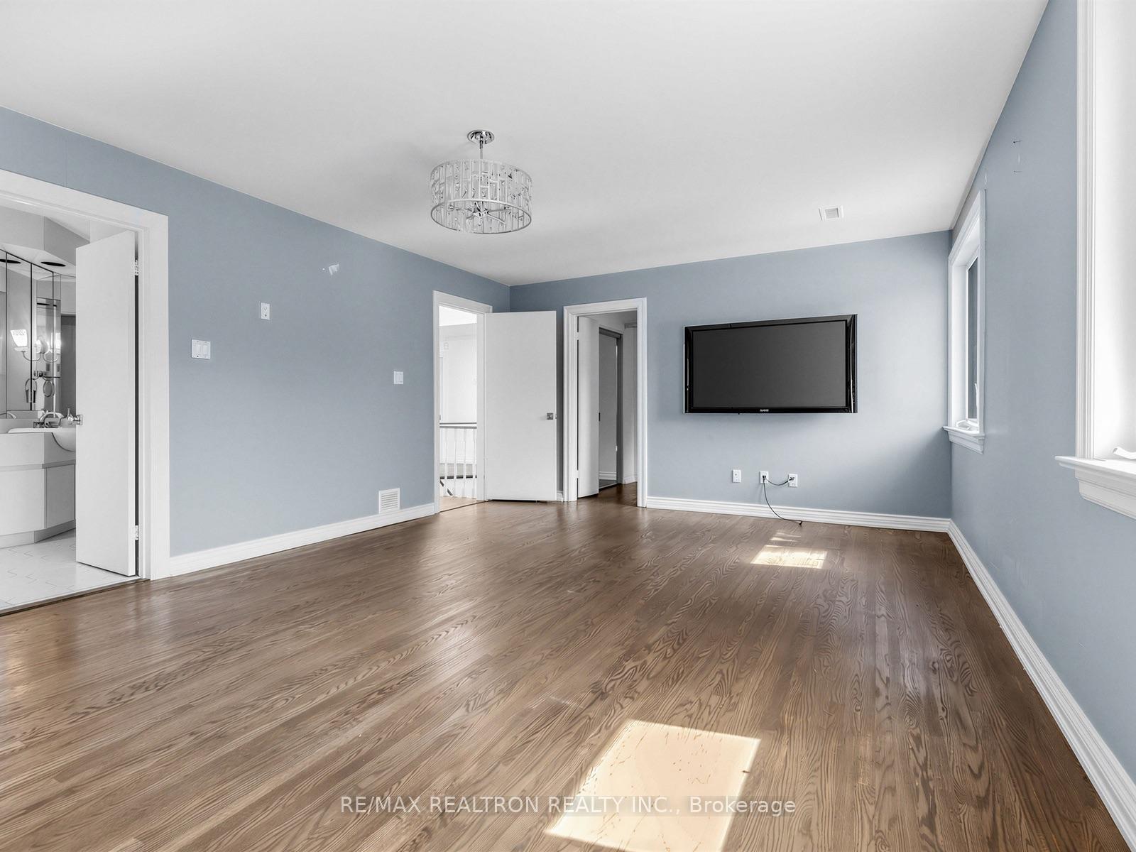Photo 21 of 42 Apollo Drive, North York, Banbury-Don Mills — HOMEH