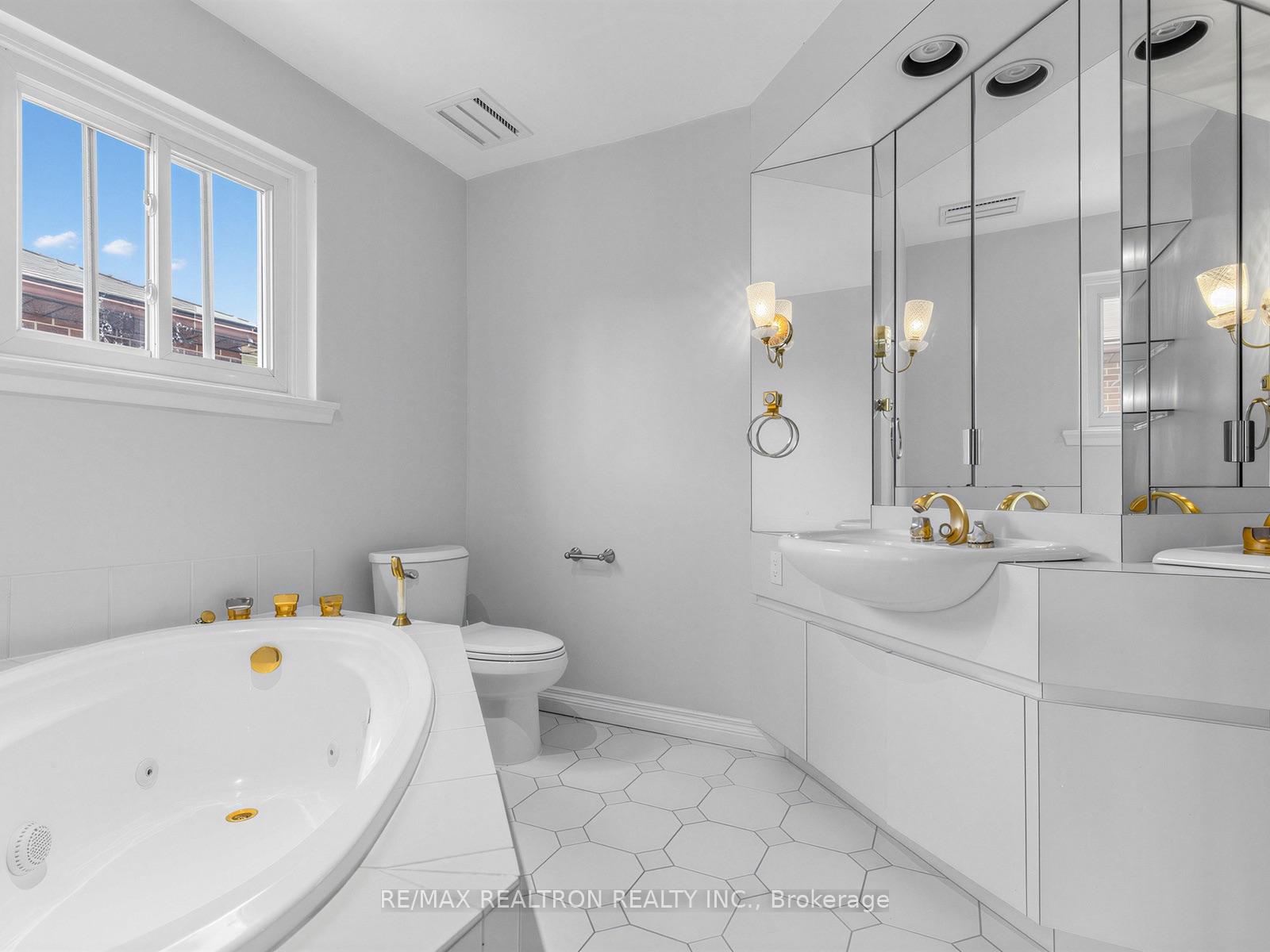 Photo 22 of 42 Apollo Drive, North York, Banbury-Don Mills — HOMEH