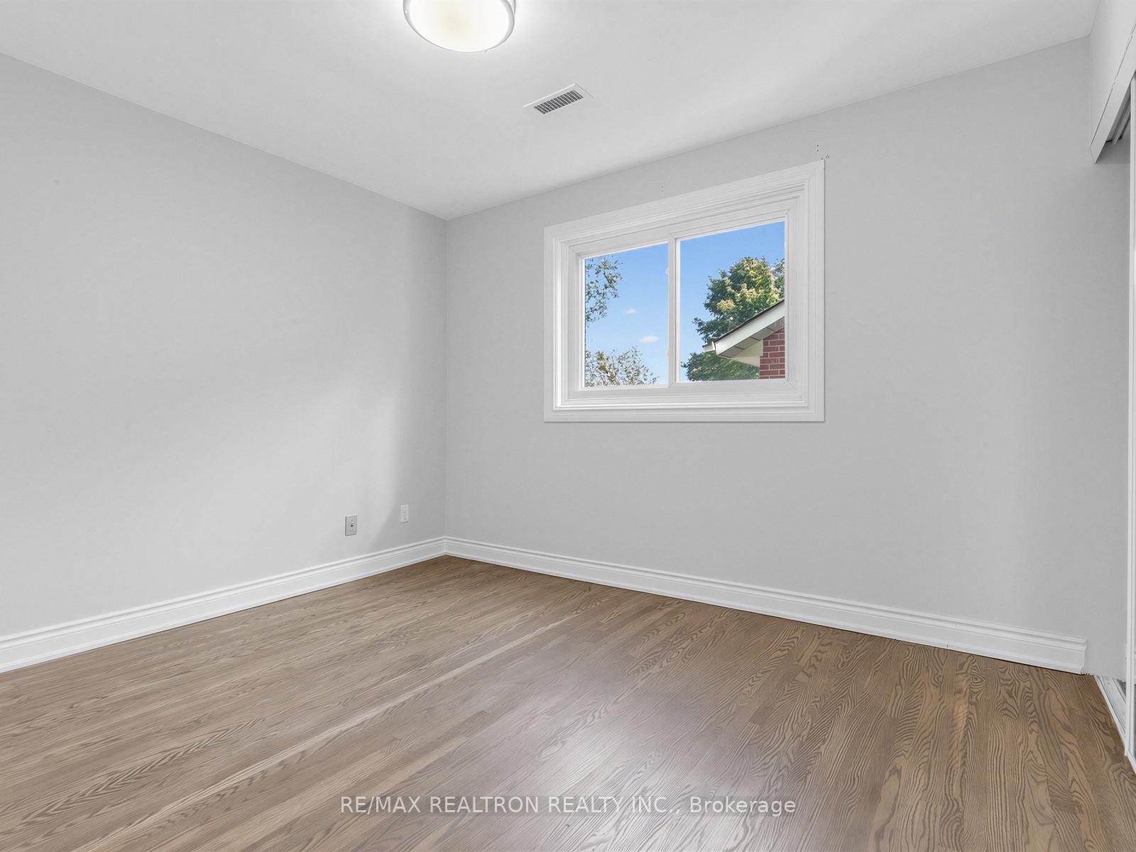 Photo 30 of 42 Apollo Drive, North York, Banbury-Don Mills — HOMEH