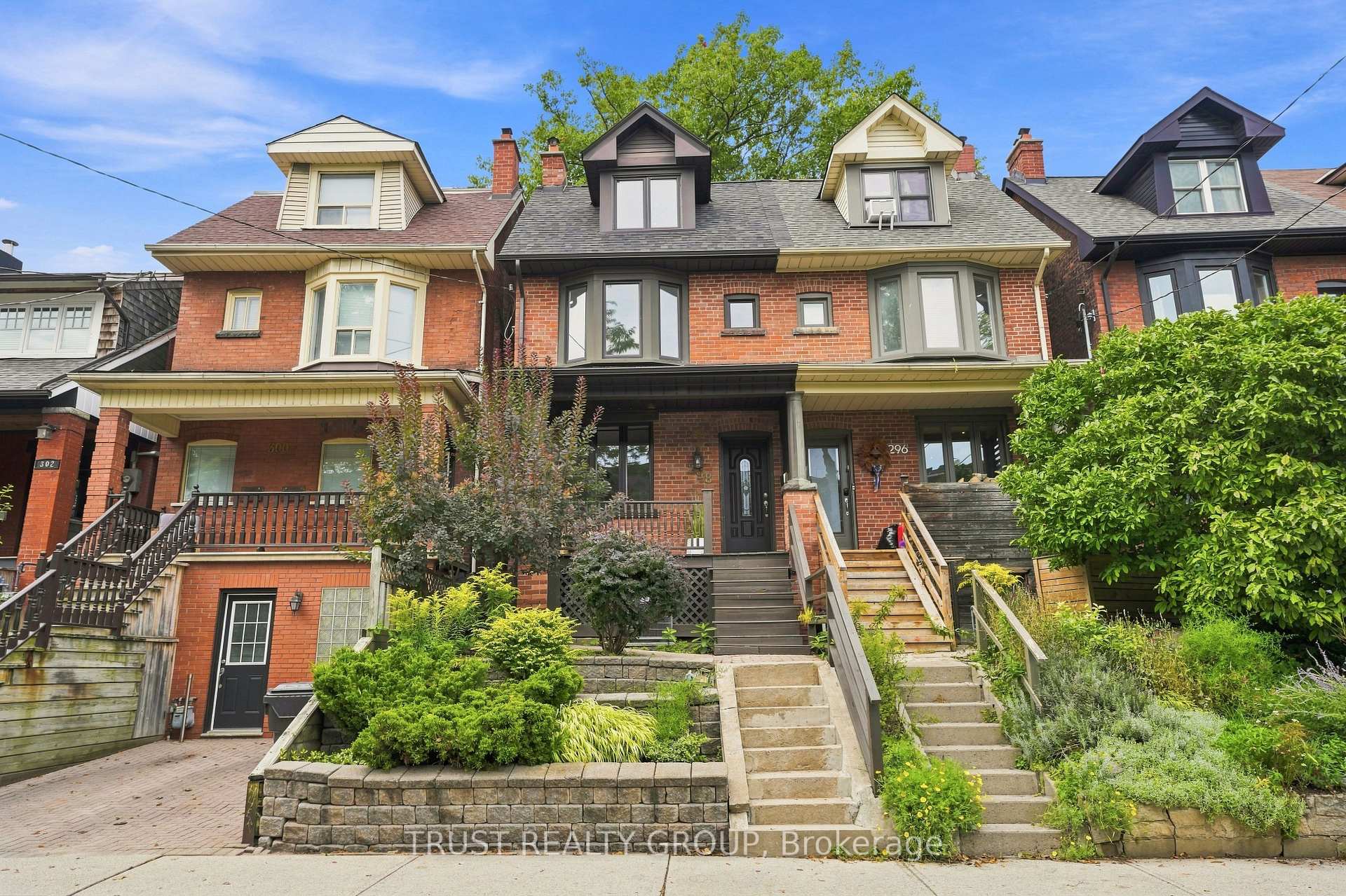 Photo 2 of 298 Garden Avenue, Toronto, High Park-Swansea — HOMEH