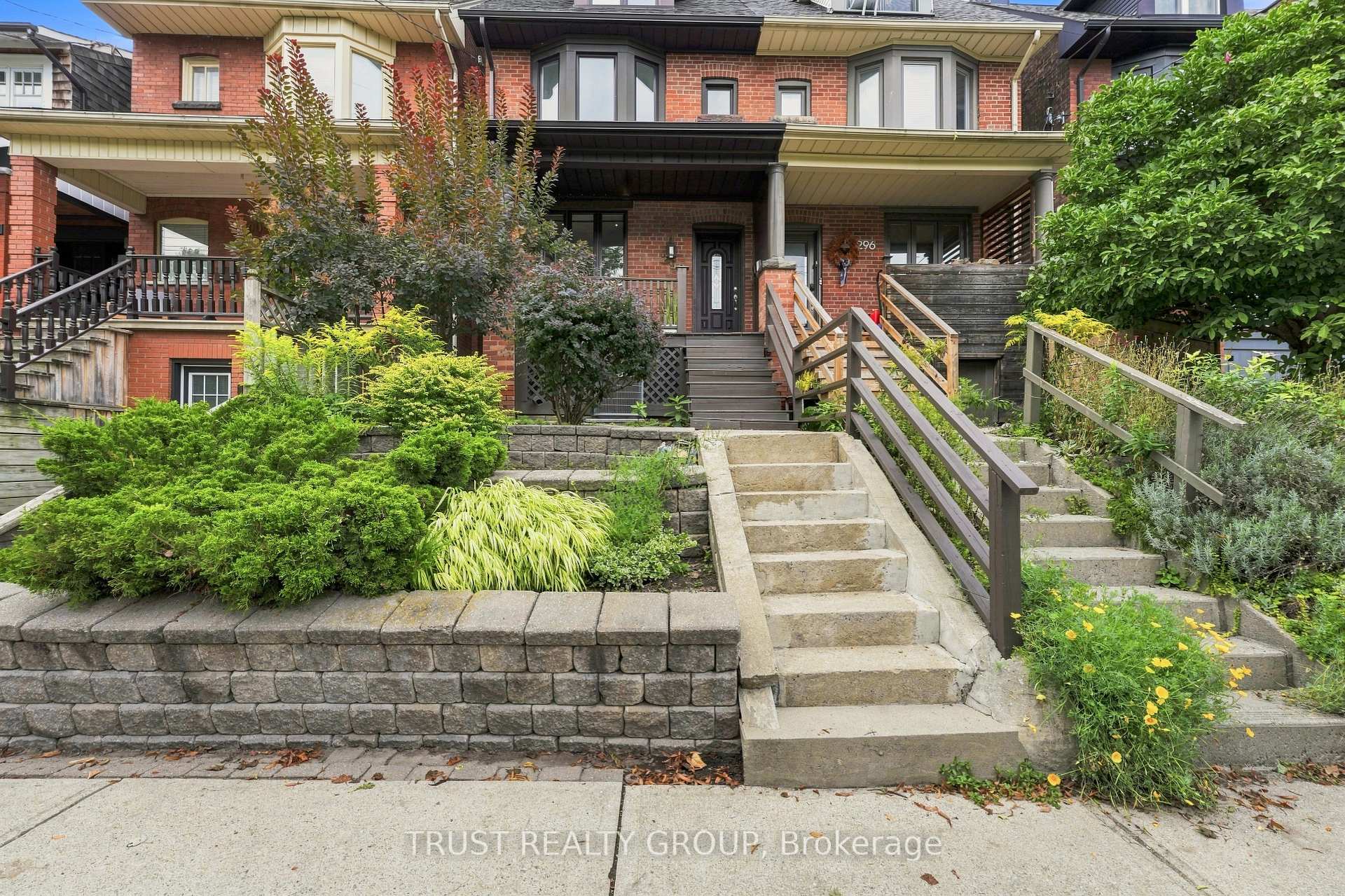 Photo 3 of 298 Garden Avenue, Toronto, High Park-Swansea — HOMEH
