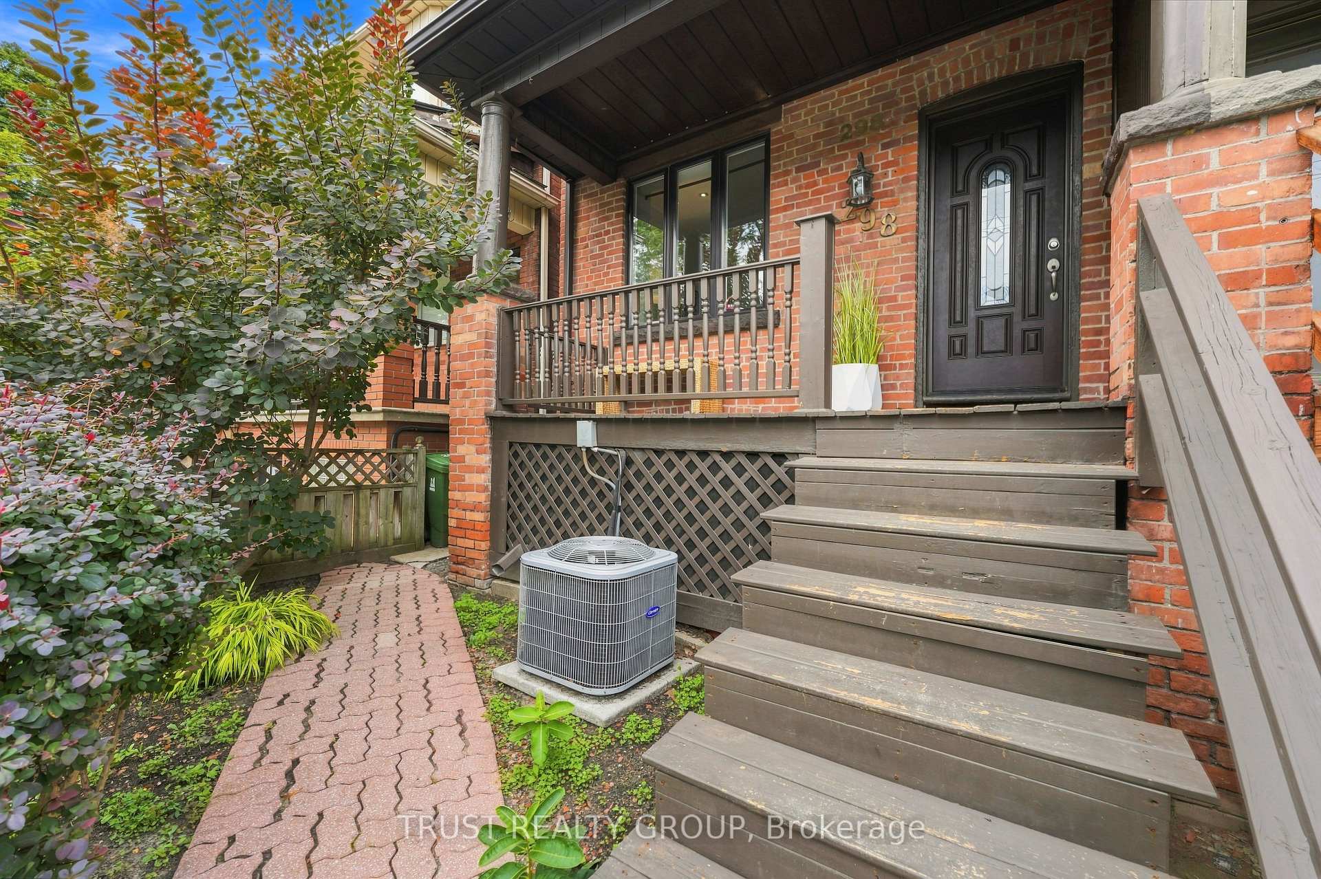 Photo 4 of 298 Garden Avenue, Toronto, High Park-Swansea — HOMEH