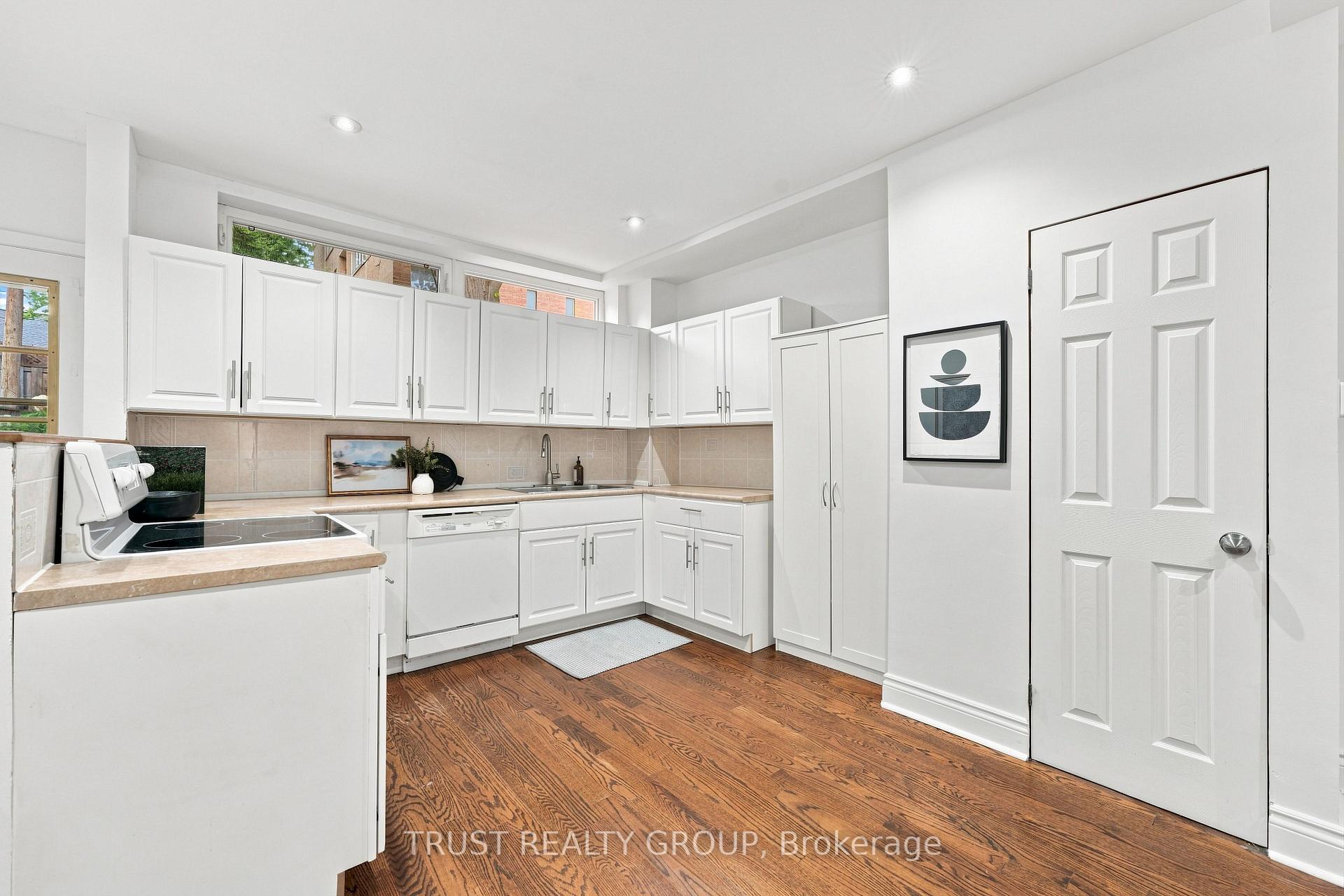 Photo 12 of 298 Garden Avenue, Toronto, High Park-Swansea — HOMEH