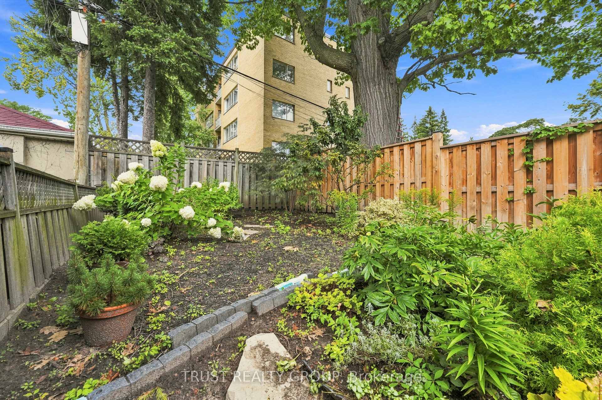 Photo 32 of 298 Garden Avenue, Toronto, High Park-Swansea — HOMEH