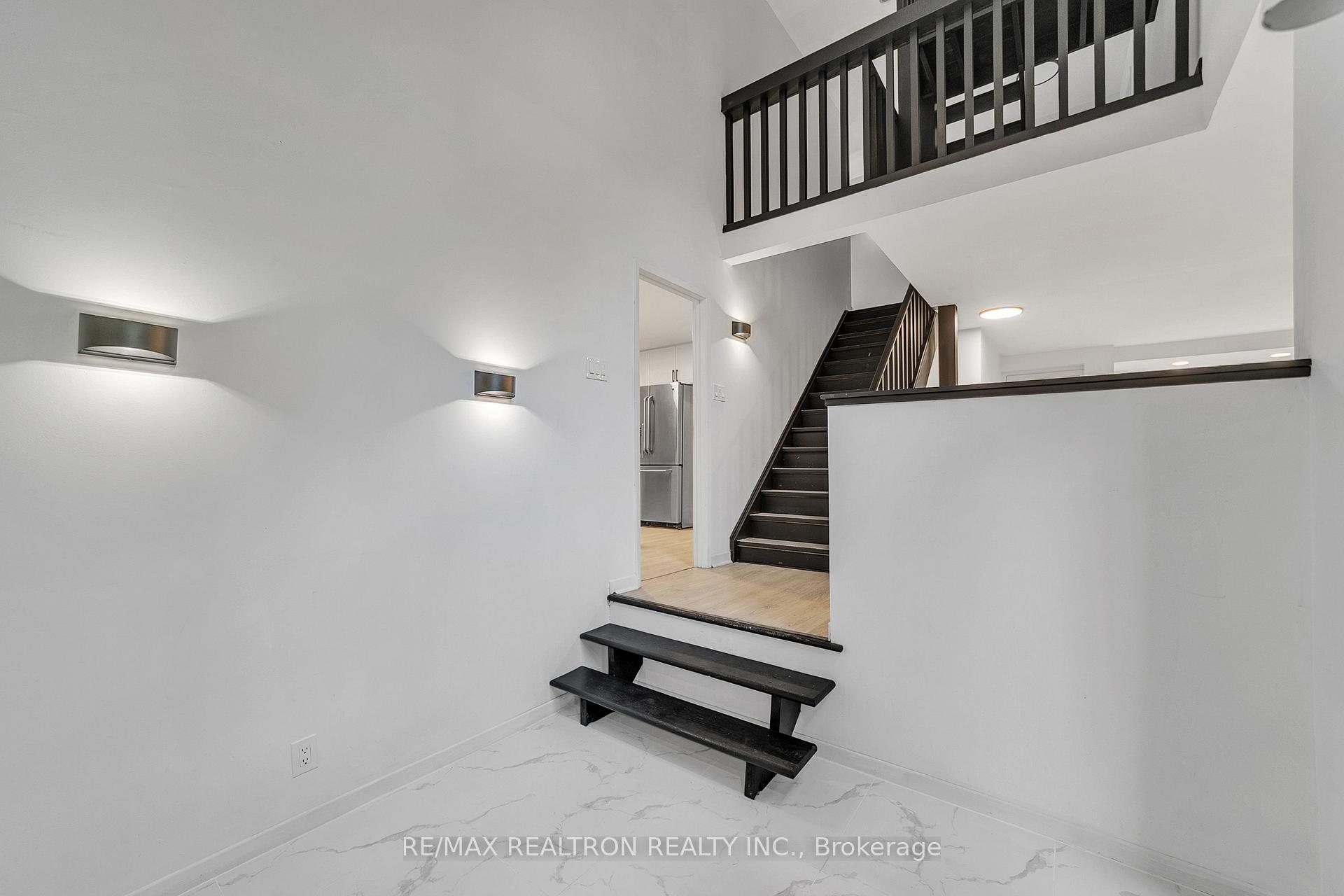 Photo 4 of 90 Proctor Avenue, Markham, Grandview — HOMEH