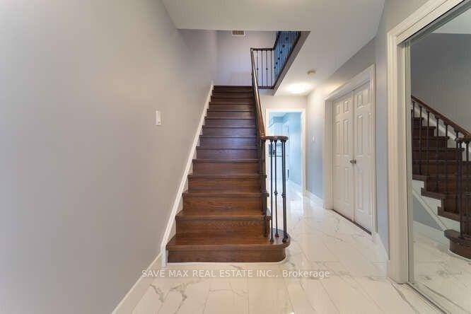 Photo 4 of 25 Tulip Drive, Brampton, Fletcher's Creek South — HOMEH
