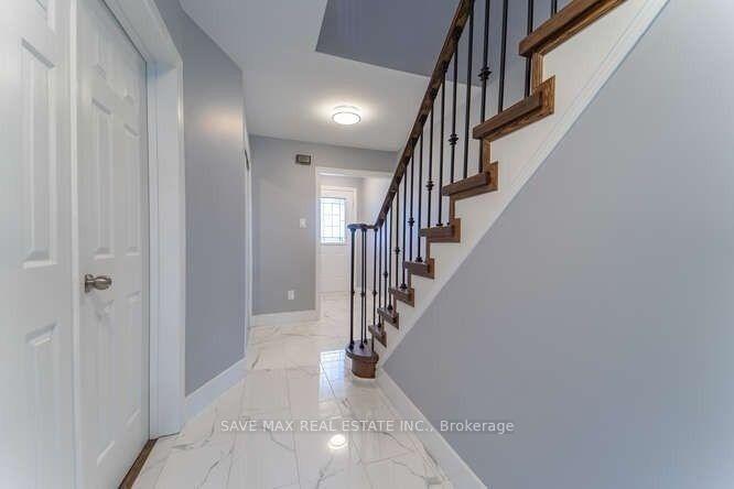 Photo 5 of 25 Tulip Drive, Brampton, Fletcher's Creek South — HOMEH