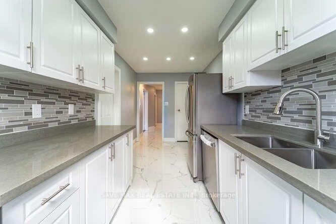 Photo 10 of 25 Tulip Drive, Brampton, Fletcher's Creek South — HOMEH