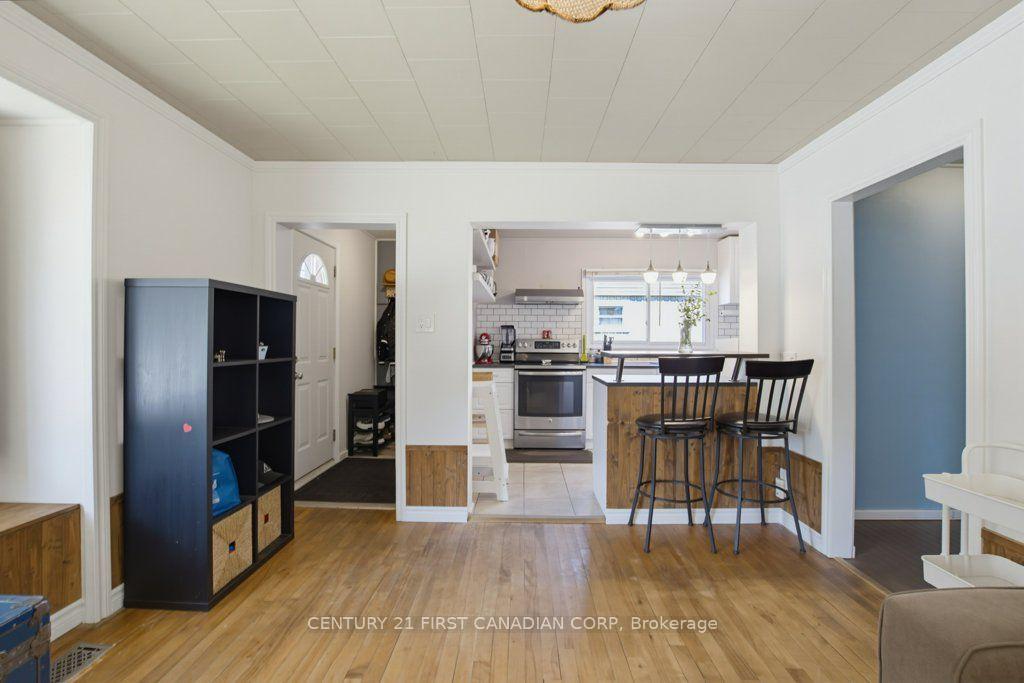 Photo 2 of 3 Parkside Drive, St. Thomas — HOMEH
