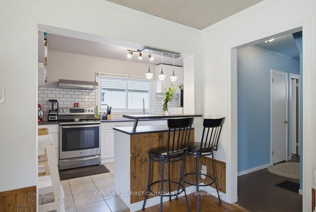 Photo 3 of 3 Parkside Drive, St. Thomas — HOMEH