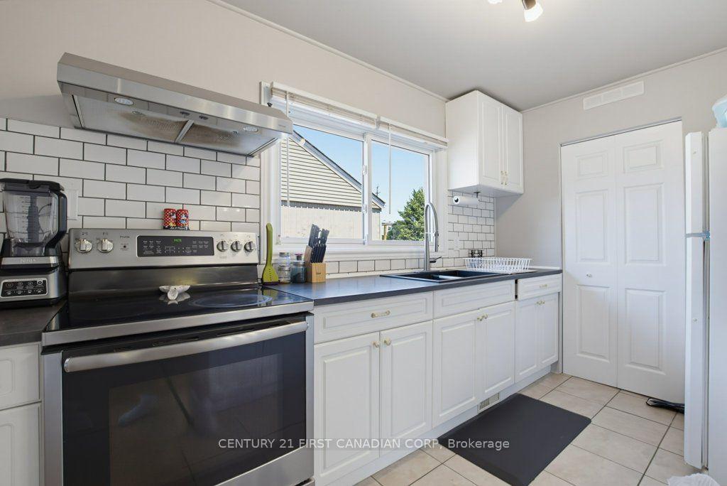 Photo 4 of 3 Parkside Drive, St. Thomas — HOMEH