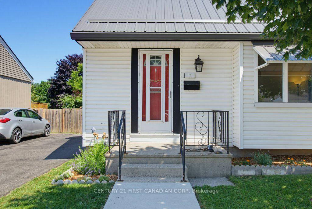 Photo 7 of 3 Parkside Drive, St. Thomas — HOMEH