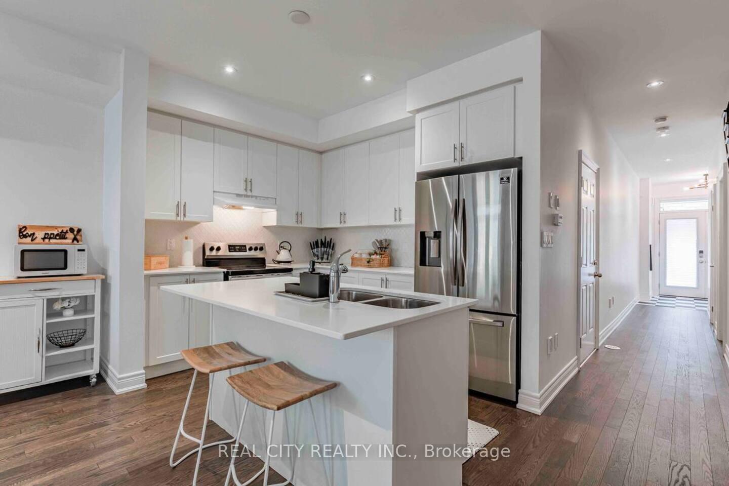 Photo 2 of 48 Hiawatha Court, Vaughan, Islington Woods — HOMEH