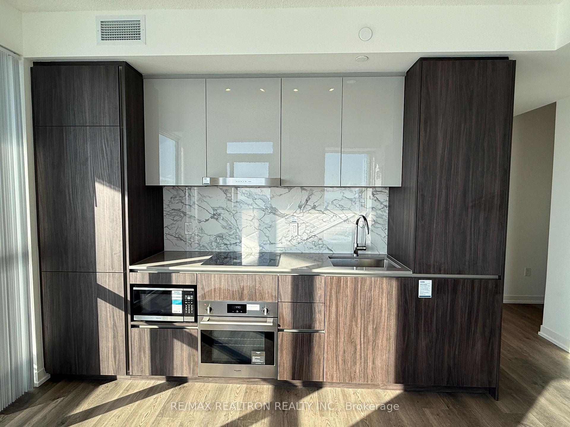 Photo 1 of Unit 5212, 8 Interchange Way, Vaughan, Vaughan Corporate Centre — HOMEH