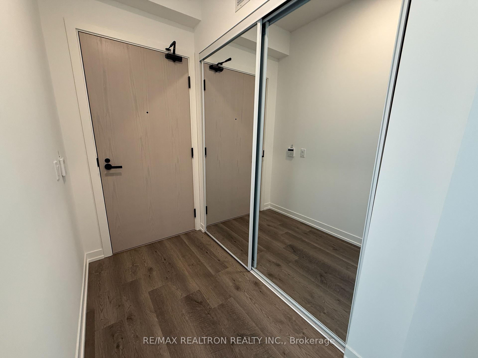 Photo 2 of Unit 5212, 8 Interchange Way, Vaughan, Vaughan Corporate Centre — HOMEH