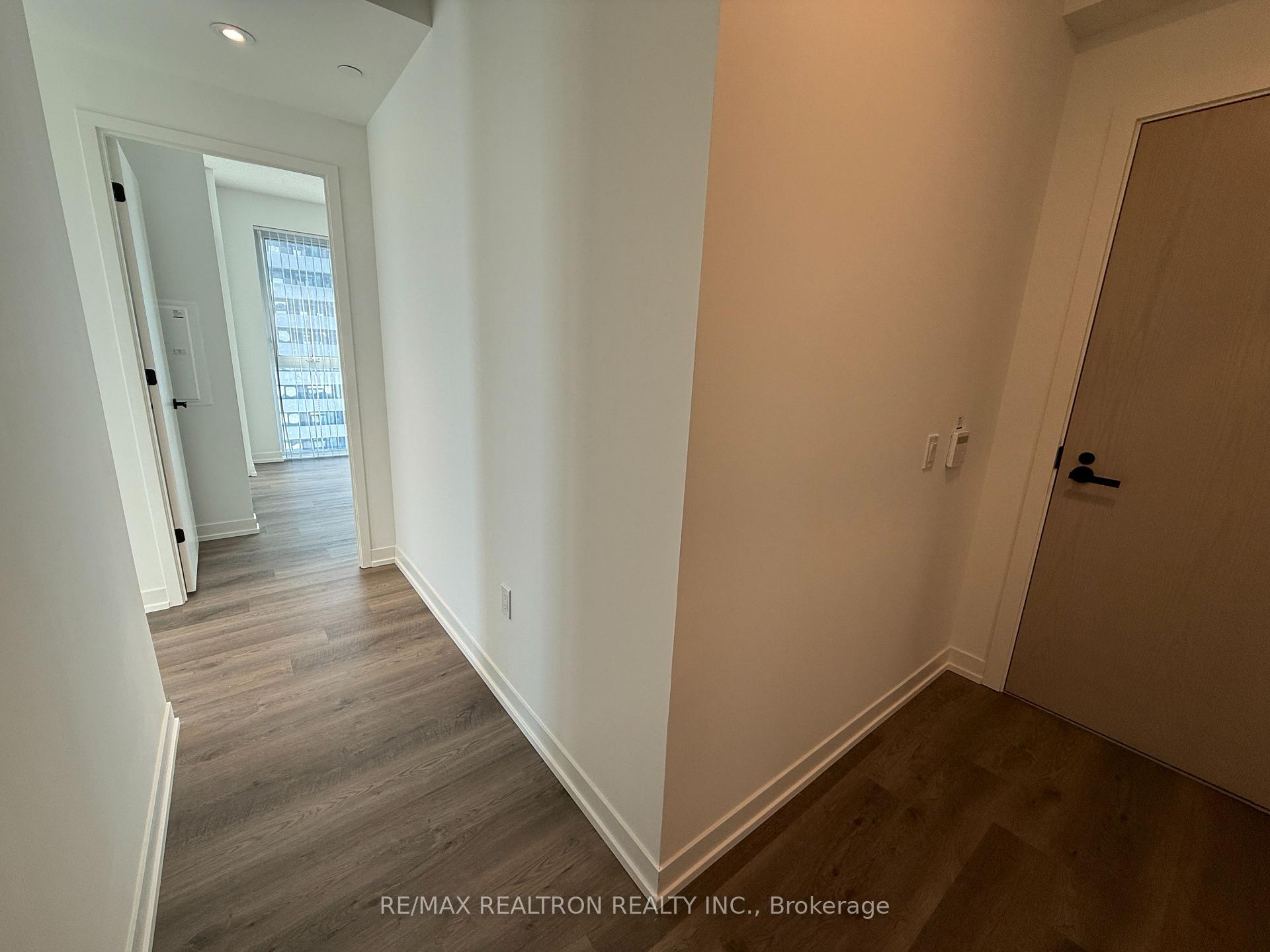 Photo 3 of Unit 5212, 8 Interchange Way, Vaughan, Vaughan Corporate Centre — HOMEH