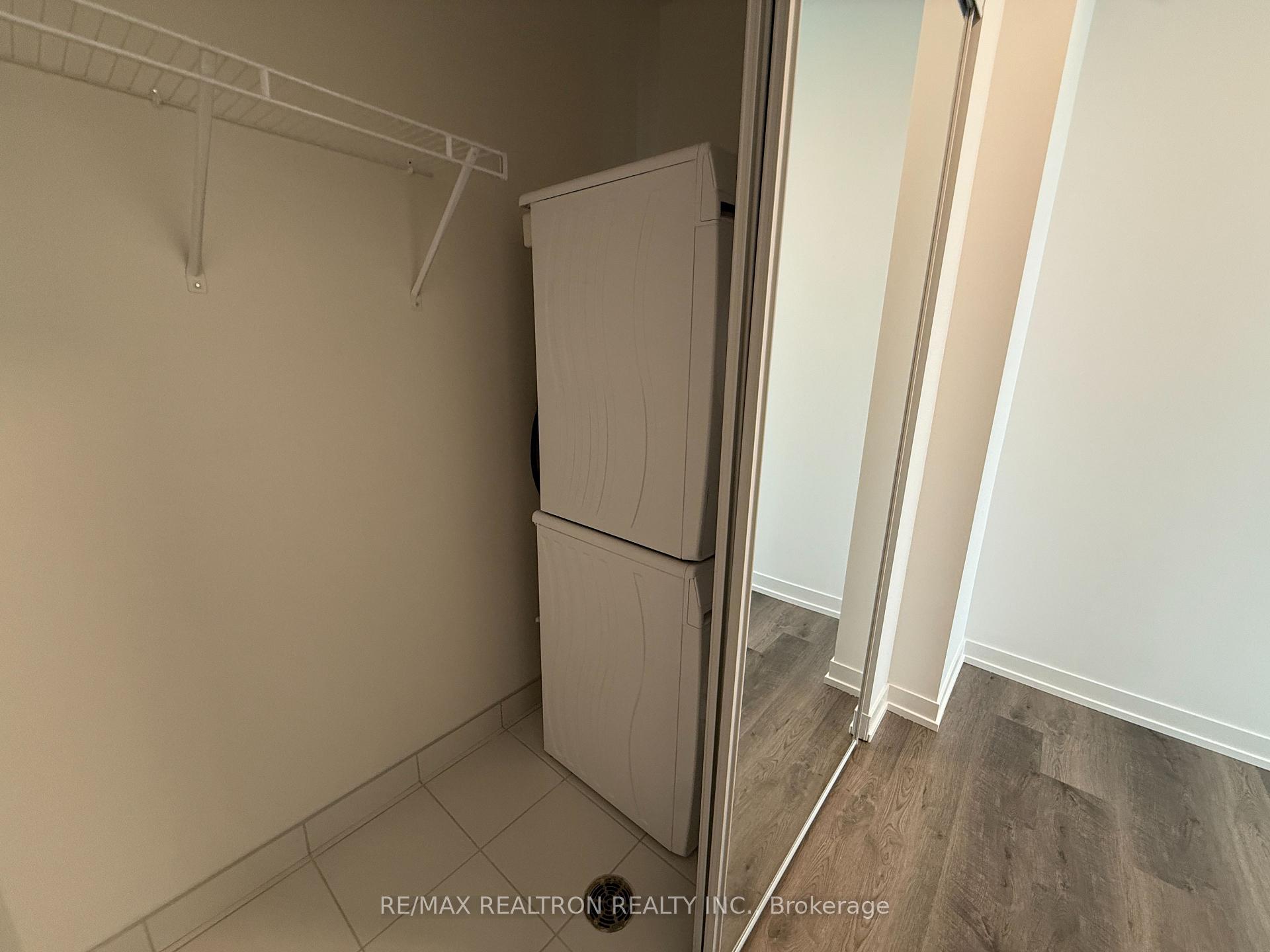 Photo 4 of Unit 5212, 8 Interchange Way, Vaughan, Vaughan Corporate Centre — HOMEH