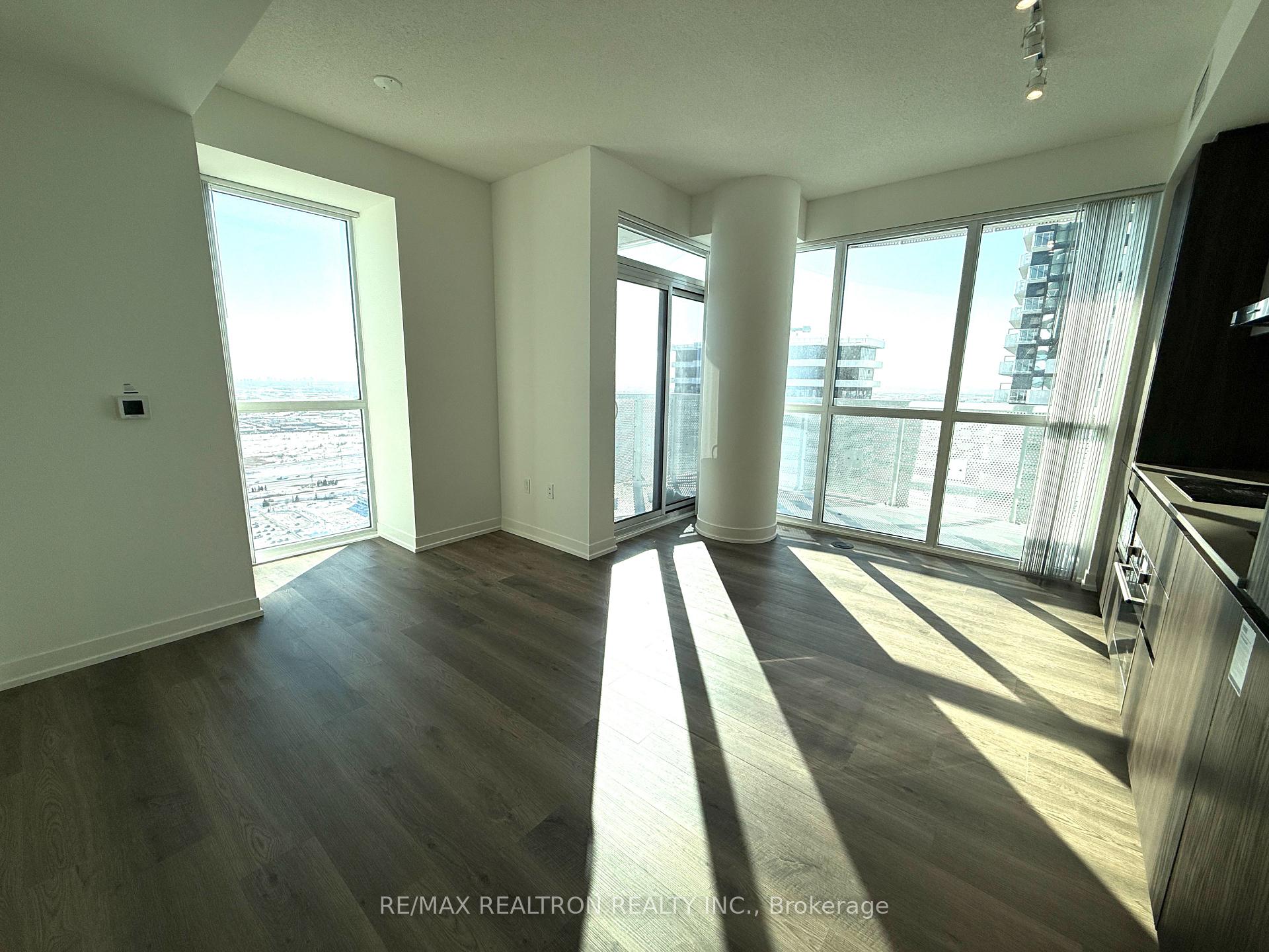 Photo 5 of Unit 5212, 8 Interchange Way, Vaughan, Vaughan Corporate Centre — HOMEH